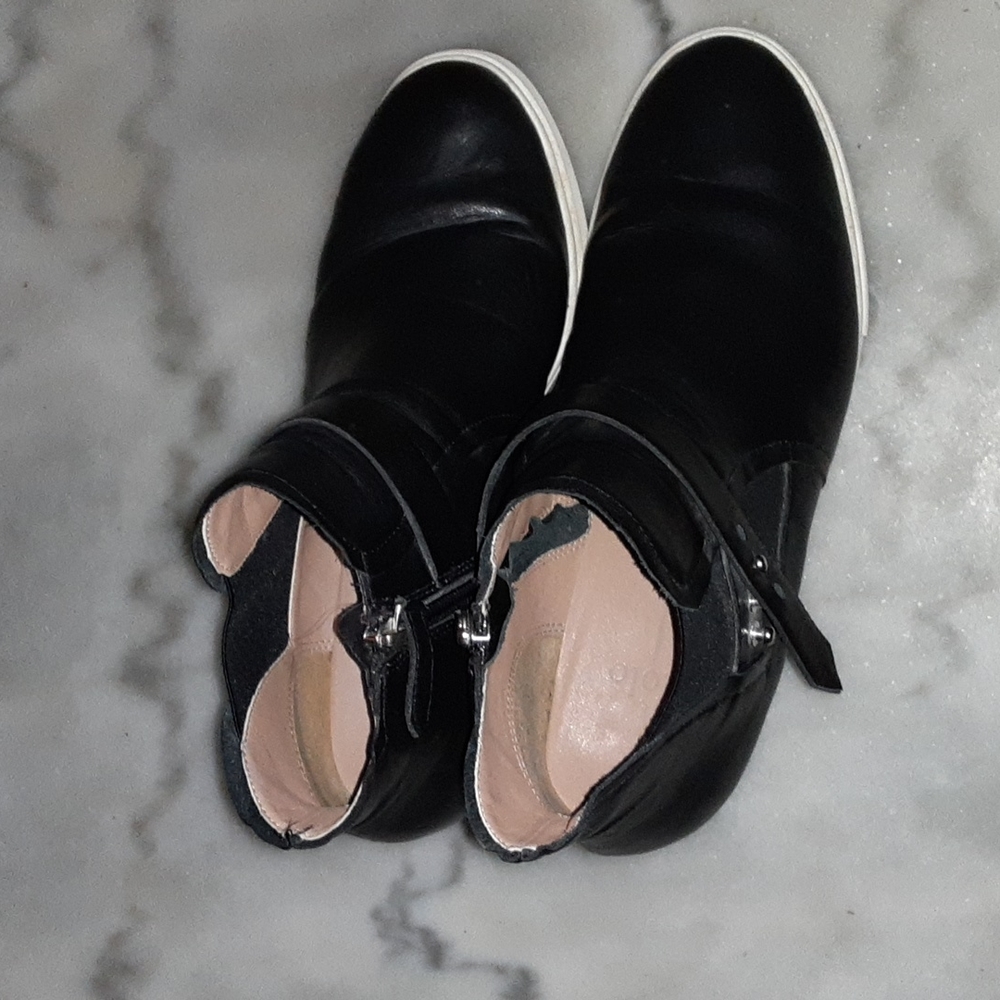 L. Paolo Felicia leather wedge sneakers sz 8.5 excellent condition rubber sole